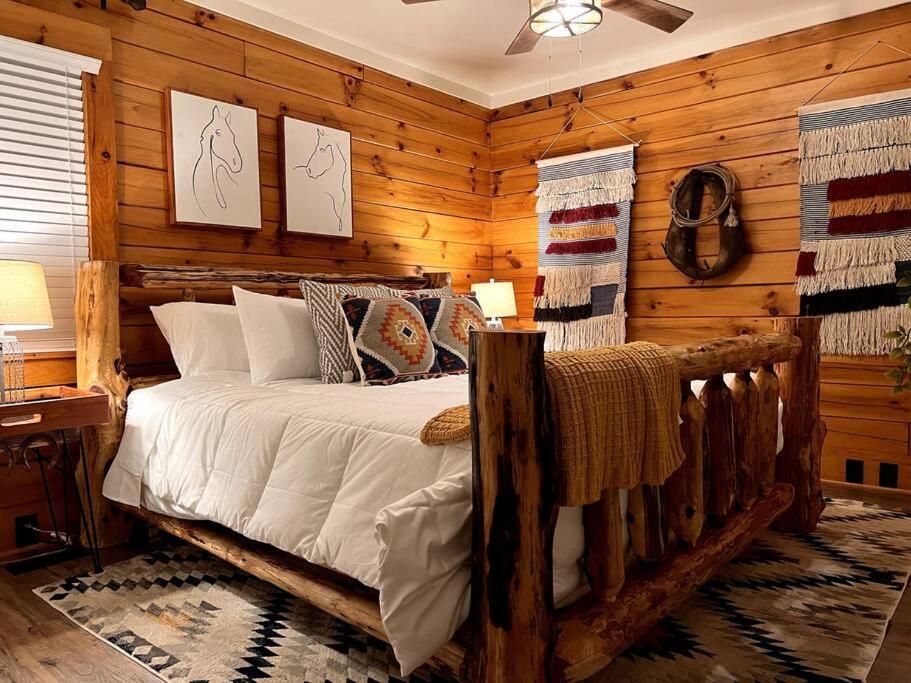 The Horse Cabin At Natural State Cabins Morning Star Buitenkant foto